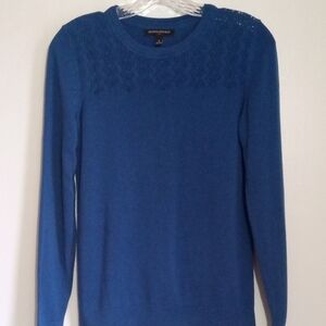 Banana Republic blue crew neck lightweight sweater with diamond stitch pattern
